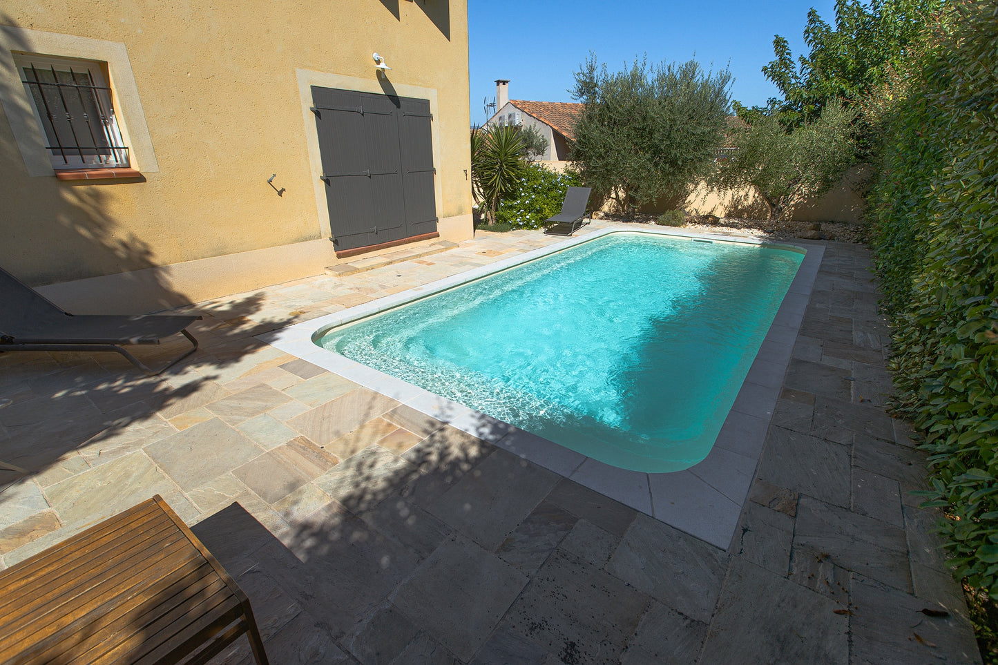 Piscine coque polyester rectangulaire 7X3 pour filtration traditionnelle DECLIC R700 FT