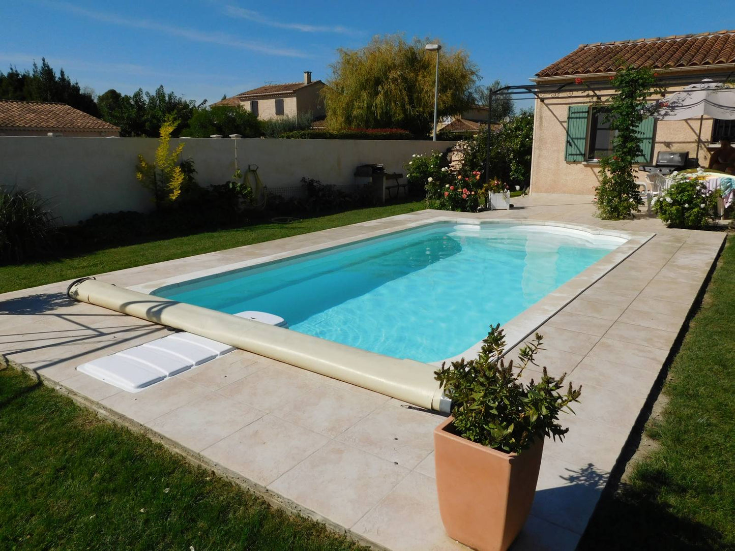 Piscine coque polyester rectangulaire 7X3 avec escalier roman DECLIC 730 FT