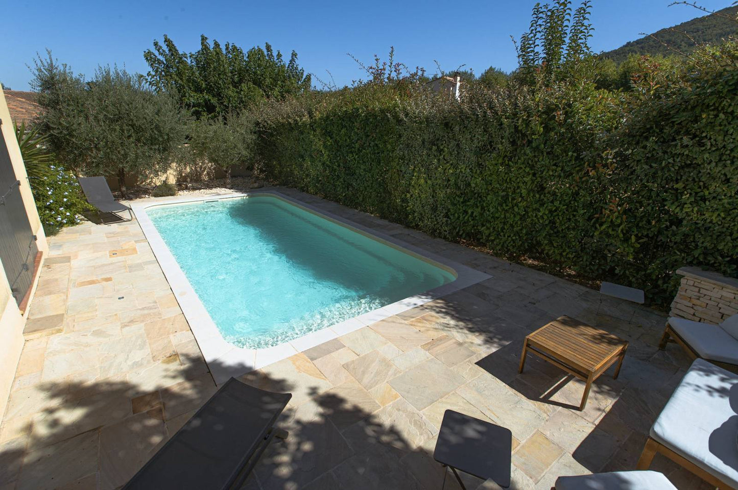 Piscine coque polyester rectangulaire 7X3 pour filtration traditionnelle DECLIC R700 FT